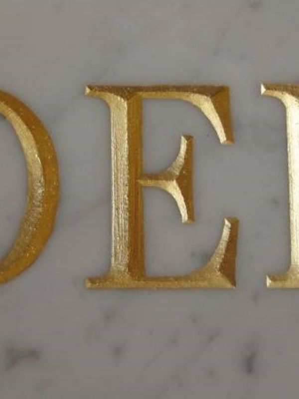 Auftrag-Kuster-Inschrift-vergoldet-Detail-g