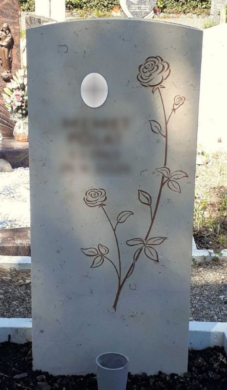 COMBLANCHIEN-Kalkstein-mit-Rose-graviert