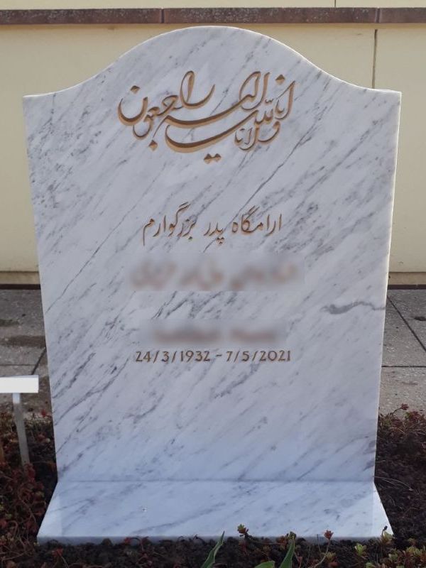 CARRARA-Marmor mit Gravur golden patiniert