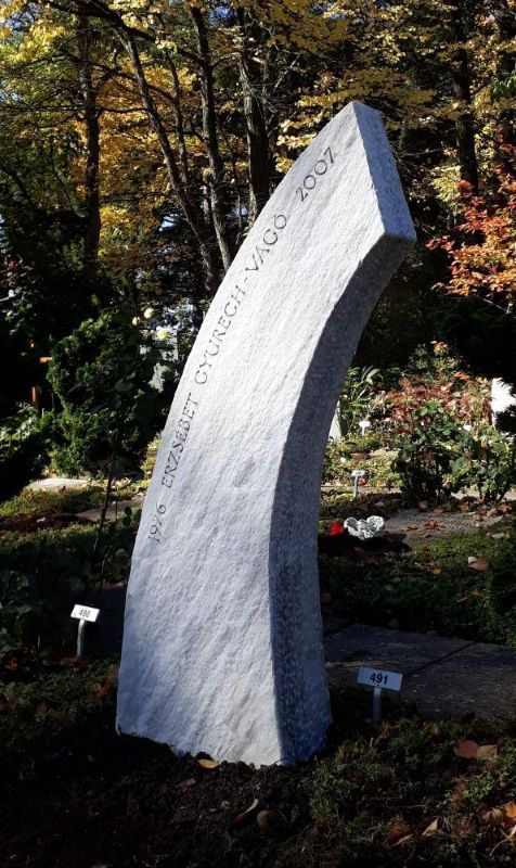 Marmor-PRALY-mit-Gravur-fein-patiniert