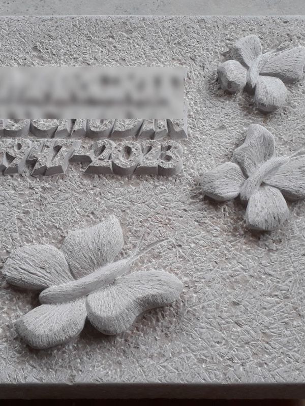 Liegeplatte Schmetterlinge Relief