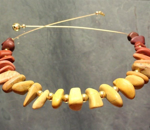 Collier: Kaklstein mit Farbverlauf