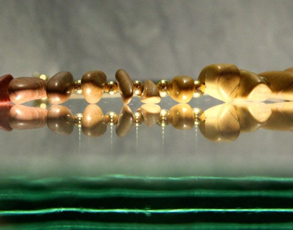 Collier: Kalkstein mit Farbverlauf-Detail